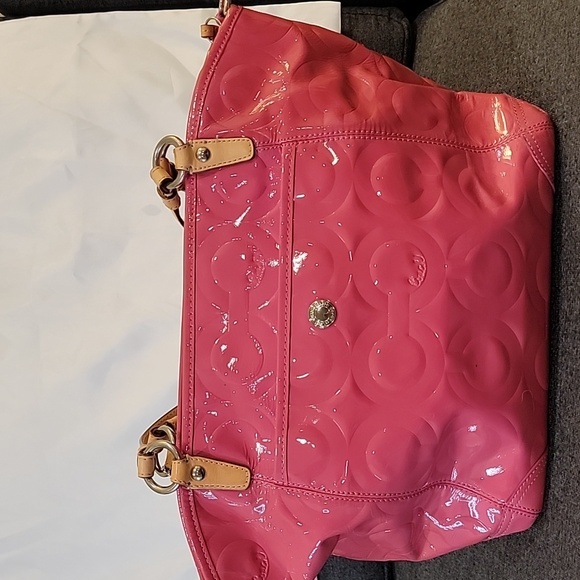 Coach Pink Patent Leather Shoulder Bag With Dust Bag - Picture 4 of 13